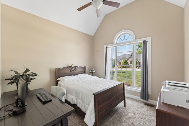 1038 Briarwood Dr, Cottontown, TN 37048