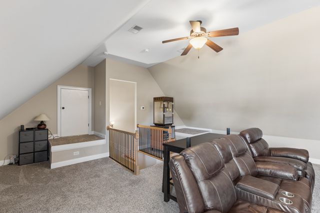 1038 Briarwood Dr, Cottontown, TN 37048