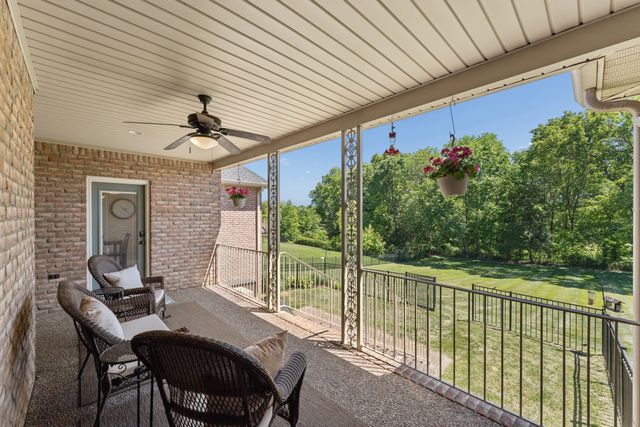 1038 Briarwood Dr, Cottontown, TN 37048