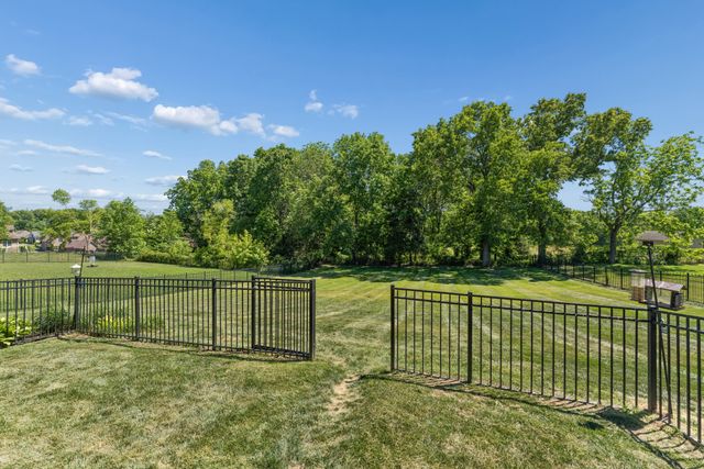 1038 Briarwood Dr, Cottontown, TN 37048