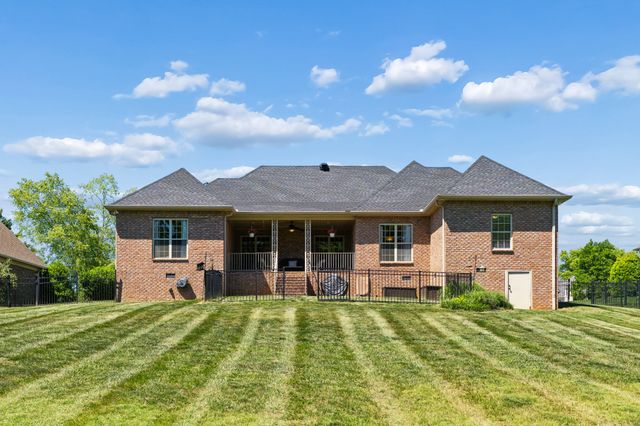 1038 Briarwood Dr, Cottontown, TN 37048