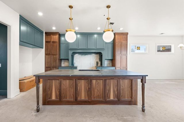 6201 Canopy Lane, Edmond, OK 73025