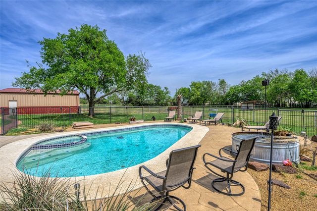 501 N Van Zandt Street, Tioga, TX 76271