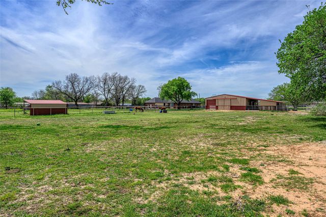 501 N Van Zandt Street, Tioga, TX 76271