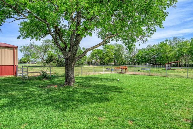 501 N Van Zandt Street, Tioga, TX 76271