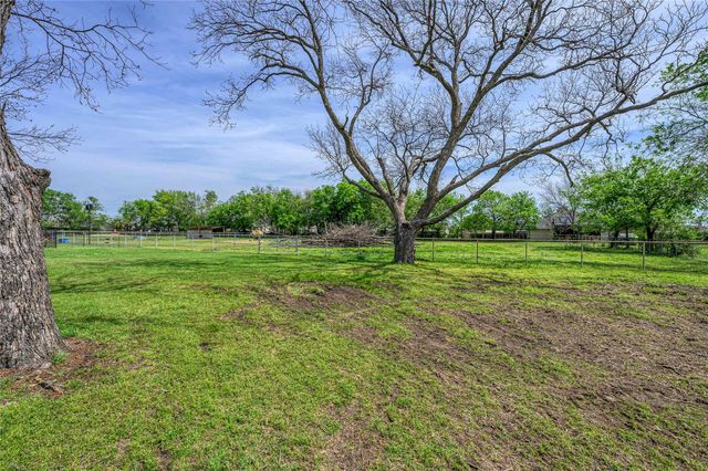 501 N Van Zandt Street, Tioga, TX 76271