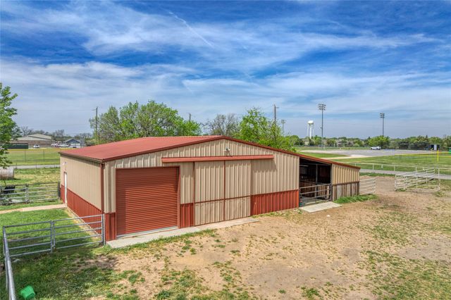 501 N Van Zandt Street, Tioga, TX 76271
