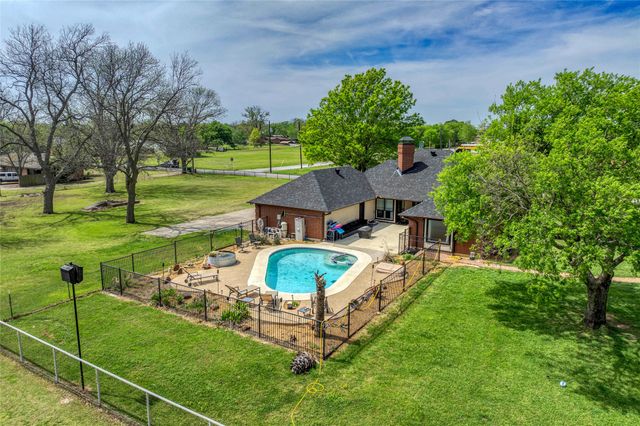 501 N Van Zandt Street, Tioga, TX 76271