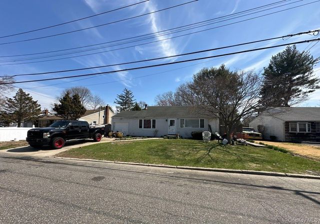 12 Glenwood Lane, Huntington, NY 11743