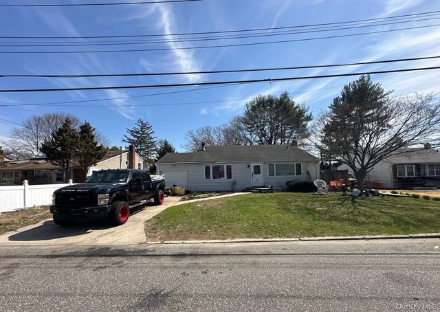 12 Glenwood Lane, Huntington, NY 11743