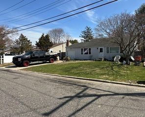 12 Glenwood Lane, Huntington, NY 11743