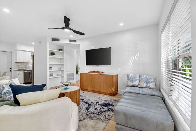 325 De Carie Street, Delray Beach, FL 33444