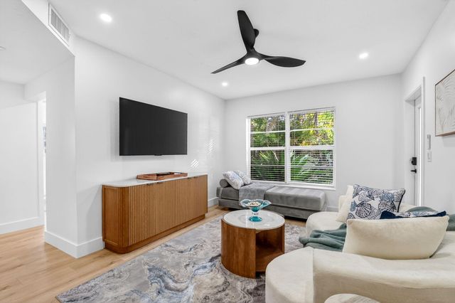 325 De Carie Street, Delray Beach, FL 33444