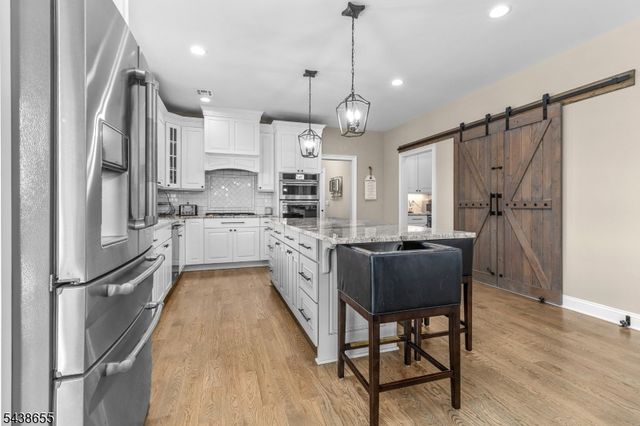 1 Thames Ln, Raritan Twp., NJ 08822
