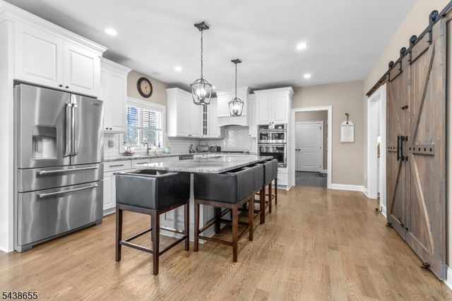 1 Thames Ln, Raritan Twp., NJ 08822