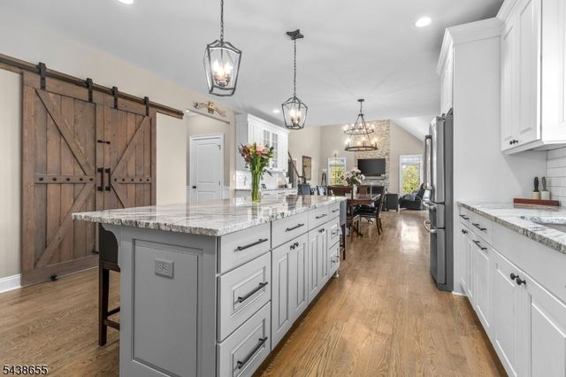 1 Thames Ln, Raritan Twp., NJ 08822