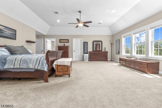 1 Thames Ln, Raritan Twp., NJ 08822