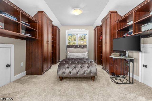 1 Thames Ln, Raritan Twp., NJ 08822