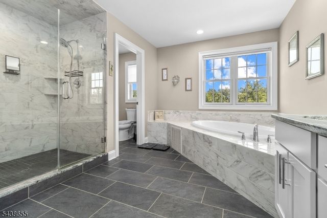 1 Thames Ln, Raritan Twp., NJ 08822