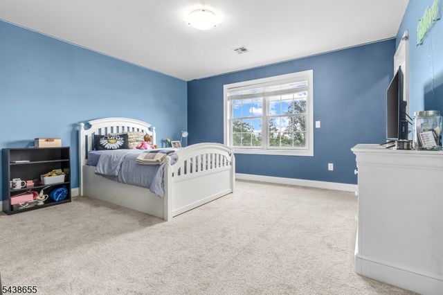 1 Thames Ln, Raritan Twp., NJ 08822