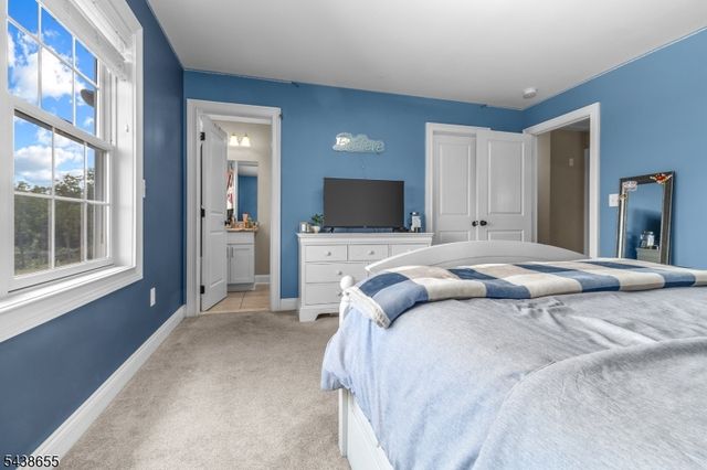 1 Thames Ln, Raritan Twp., NJ 08822