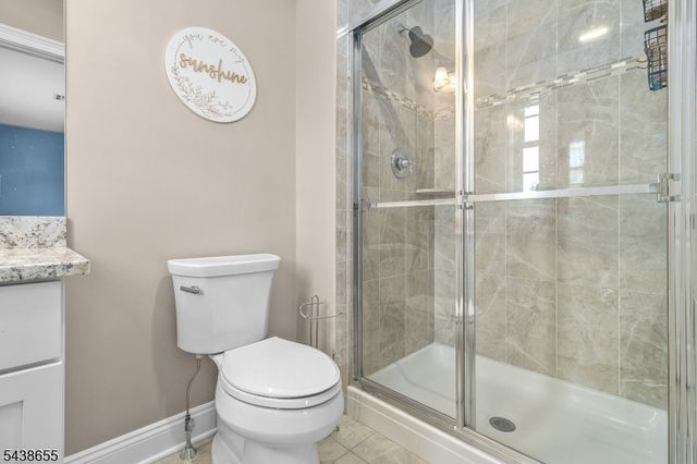 1 Thames Ln, Raritan Twp., NJ 08822