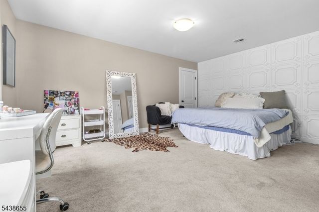1 Thames Ln, Raritan Twp., NJ 08822