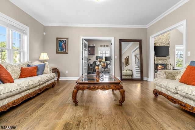 1 Thames Ln, Raritan Twp., NJ 08822