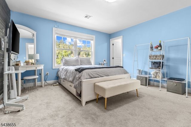 1 Thames Ln, Raritan Twp., NJ 08822