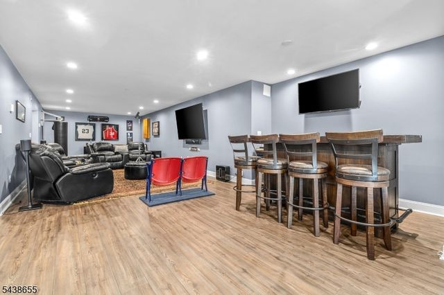 1 Thames Ln, Raritan Twp., NJ 08822
