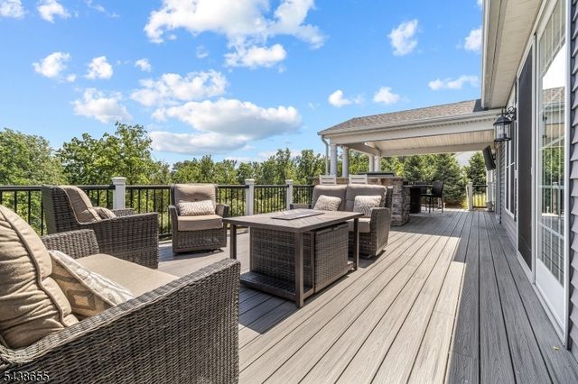 1 Thames Ln, Raritan Twp., NJ 08822