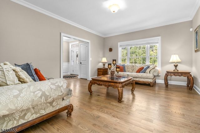 1 Thames Ln, Raritan Twp., NJ 08822
