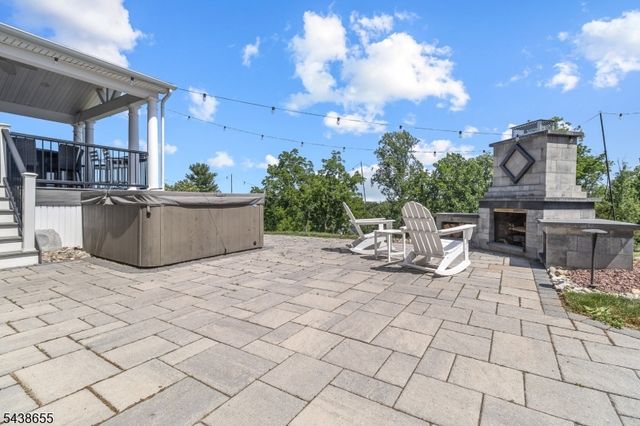 1 Thames Ln, Raritan Twp., NJ 08822