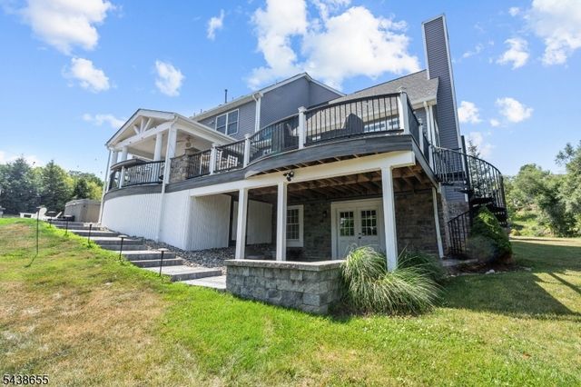 1 Thames Ln, Raritan Twp., NJ 08822