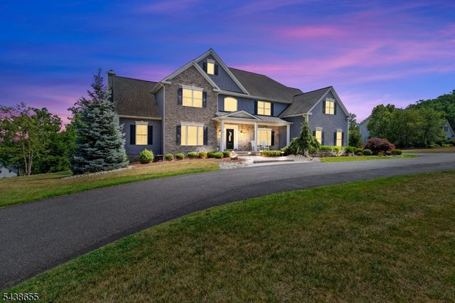 1 Thames Ln, Raritan Twp., NJ 08822