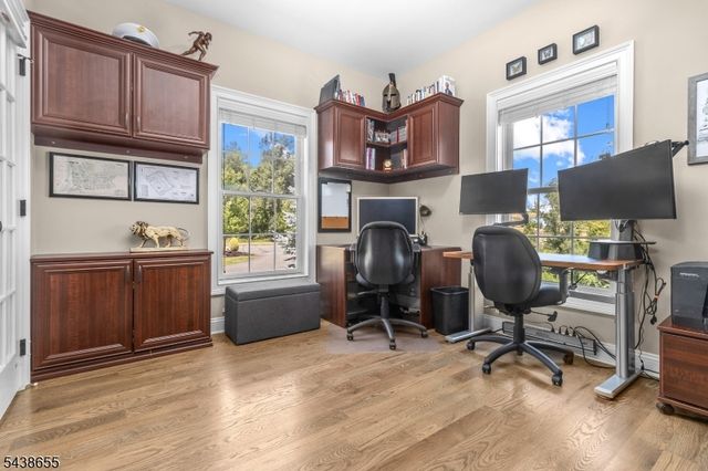 1 Thames Ln, Raritan Twp., NJ 08822