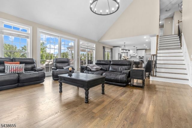 1 Thames Ln, Raritan Twp., NJ 08822