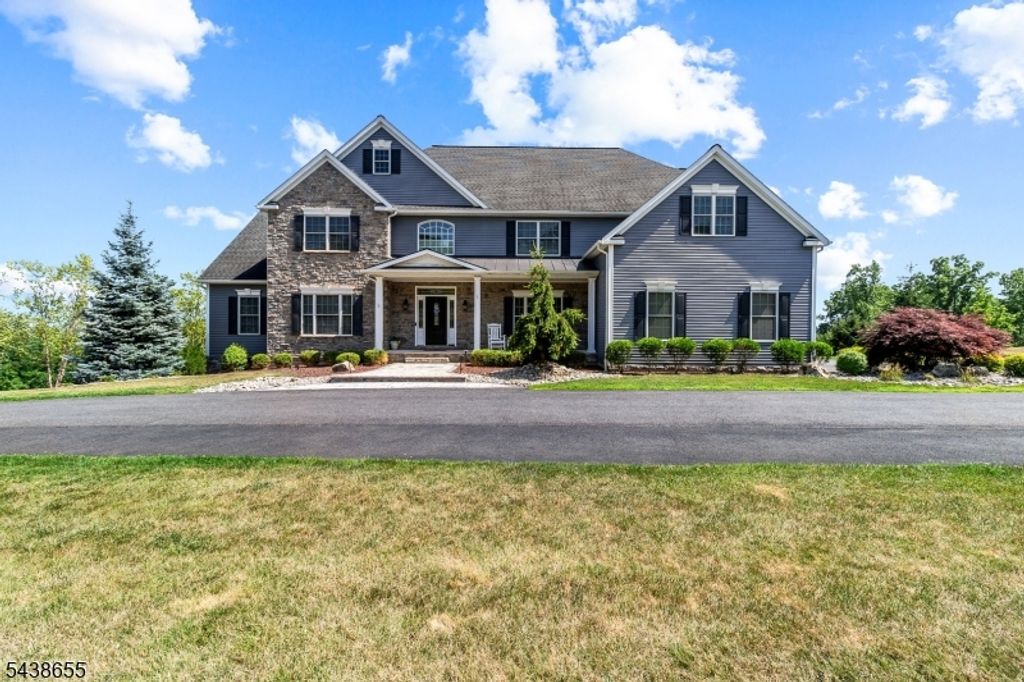 1 Thames Ln, Raritan Twp., NJ 08822