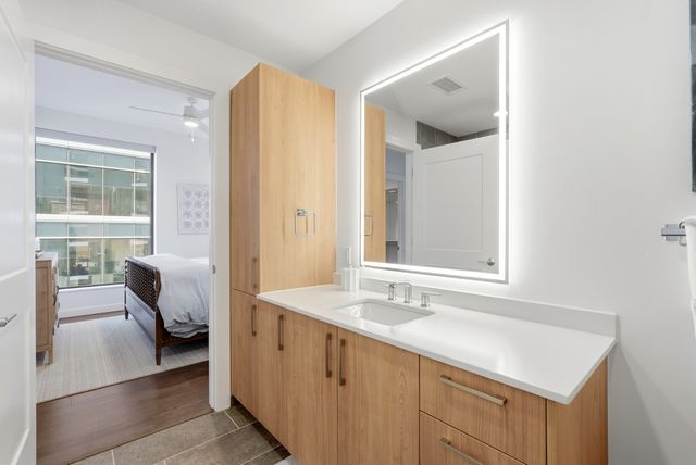 1212 Demonbreun St Apt 1402, Nashville, TN 37203