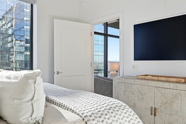 1212 Demonbreun St Apt 1402, Nashville, TN 37203