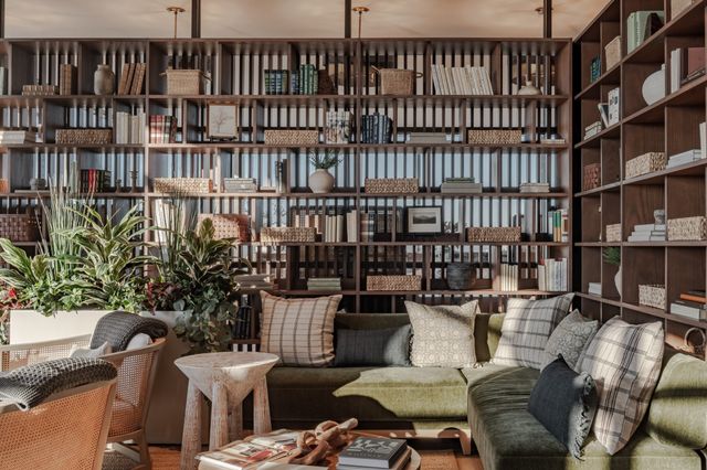 1212 Demonbreun St Apt 1402, Nashville, TN 37203