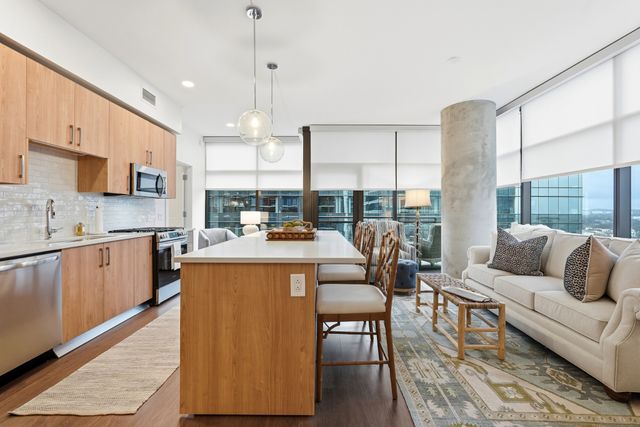 1212 Demonbreun St Apt 1402, Nashville, TN 37203