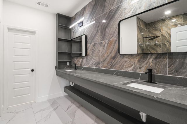 8046 Chateau Street, Houston, TX 77028