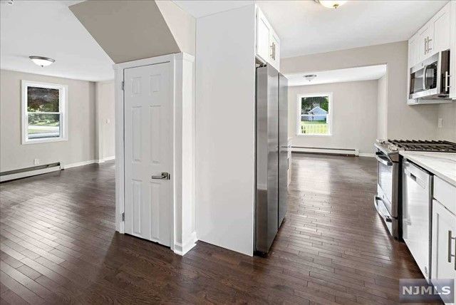 9 Cleary Place, Fairfield, NJ 07004