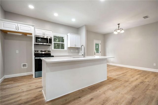 9324 Lawshe Avenue, Creola, AL 36525
