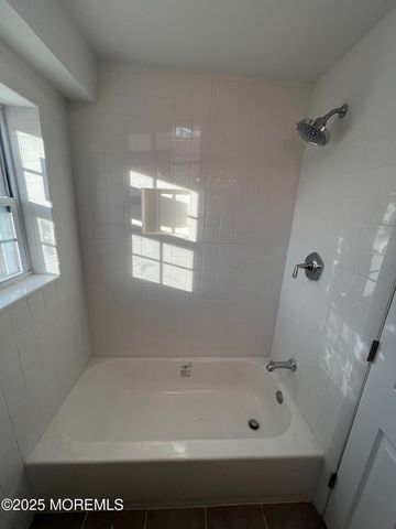 19 Laurel Avenue, Keansburg, NJ 07734