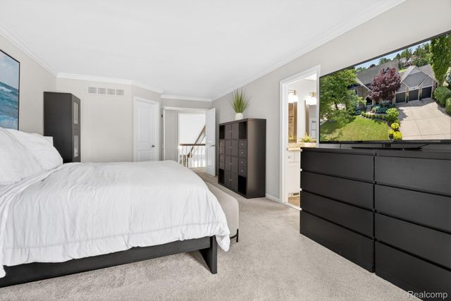 38005 River Bend, Farmington Hills, MI 48335