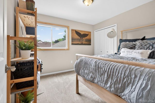 38005 River Bend, Farmington Hills, MI 48335