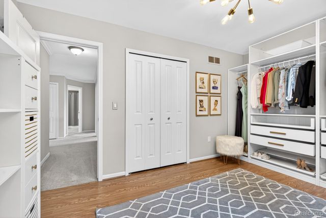 38005 River Bend, Farmington Hills, MI 48335