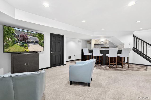 38005 River Bend, Farmington Hills, MI 48335